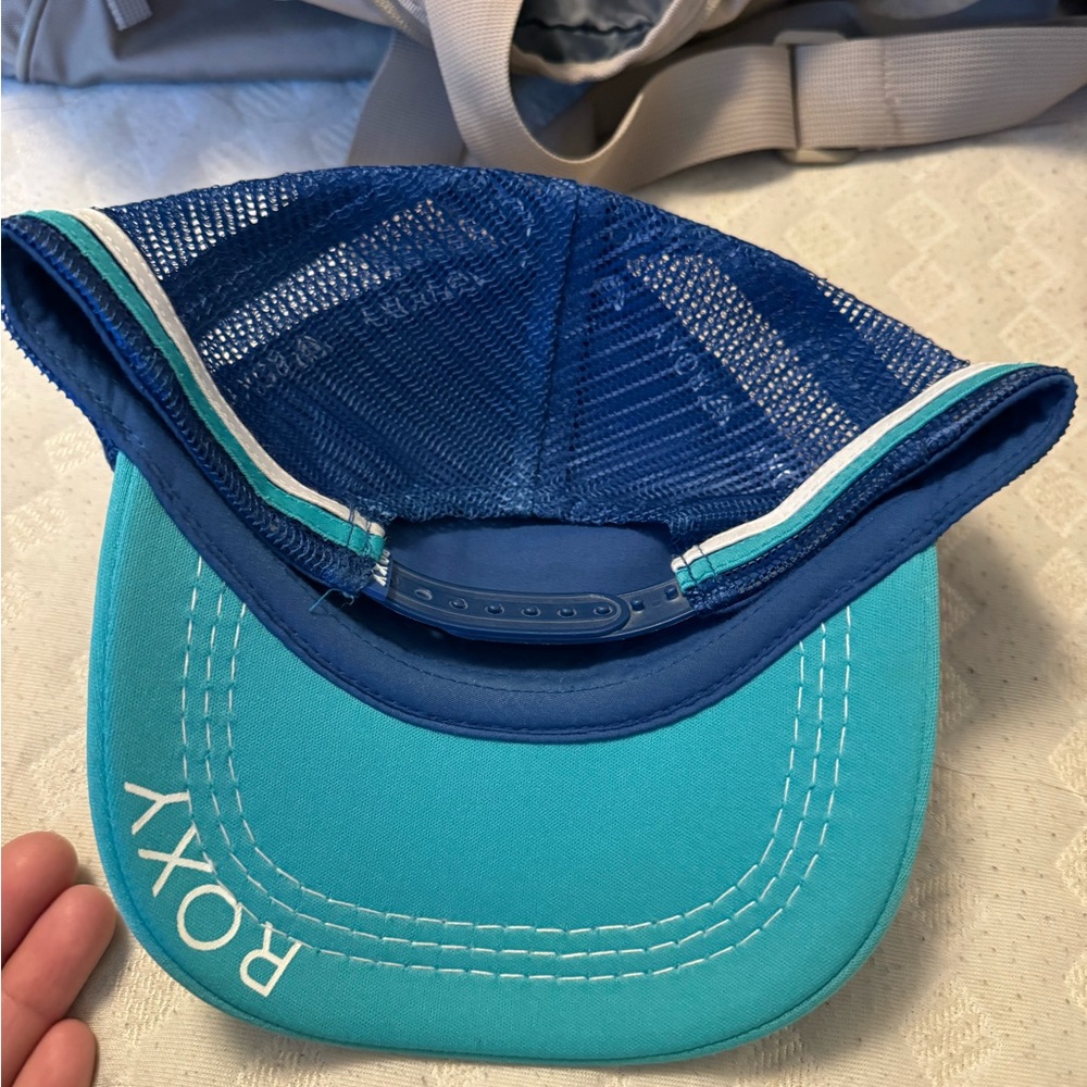 Roxy cap - Picture 2 of 2